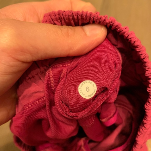 Lululemon Rippend Raspberry Hotty hot shorts size 6 - Picture 6 of 6